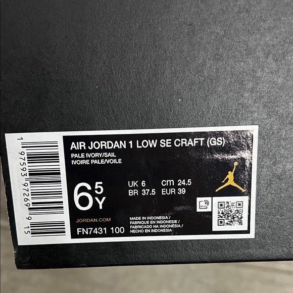 Air Jordan 1 Low SE Craft (GS) - Picture 2 of 4